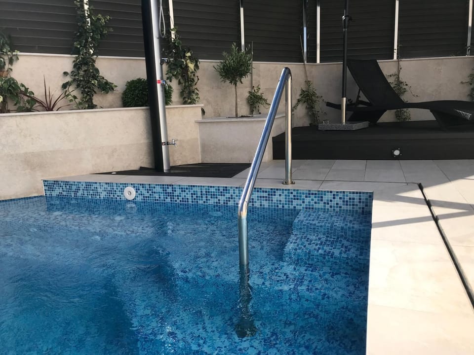 Swimming pool, Swimming pool