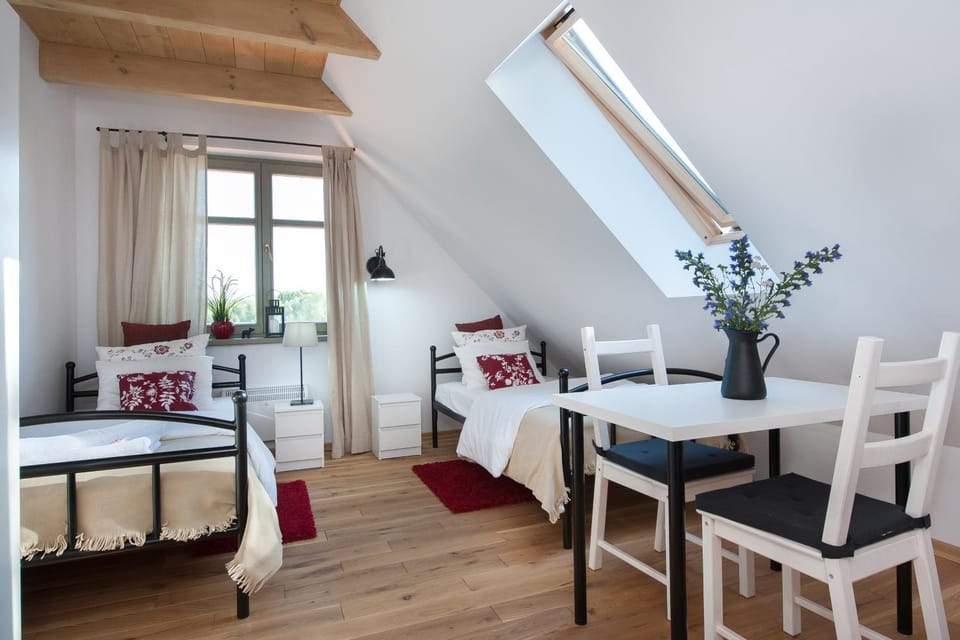 Bed, Photo of the whole room, Seating area, Bedroom