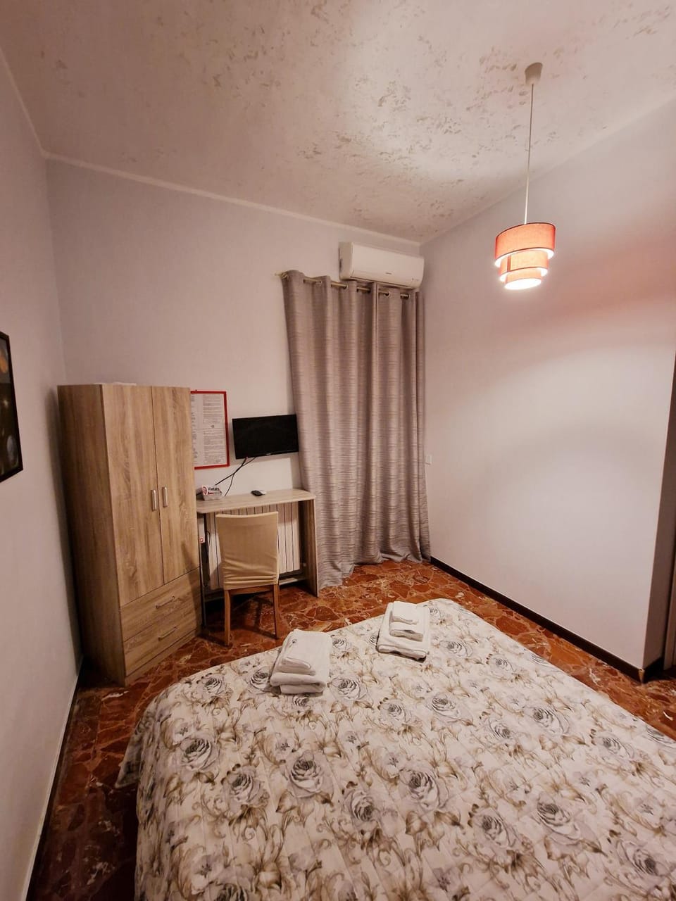 Bed, TV and multimedia, Photo of the whole room, Bedroom, wardrobe