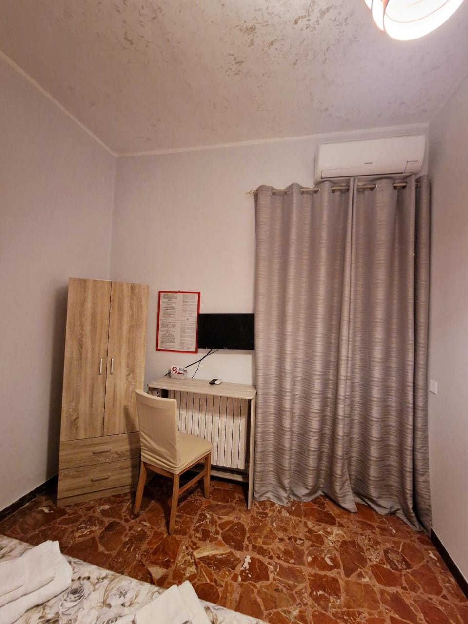 TV and multimedia, Photo of the whole room, wardrobe, air conditioner