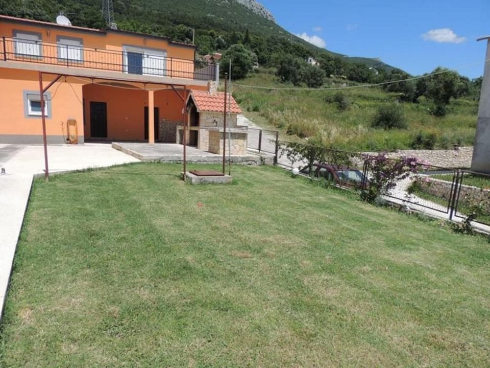Location, children, Family