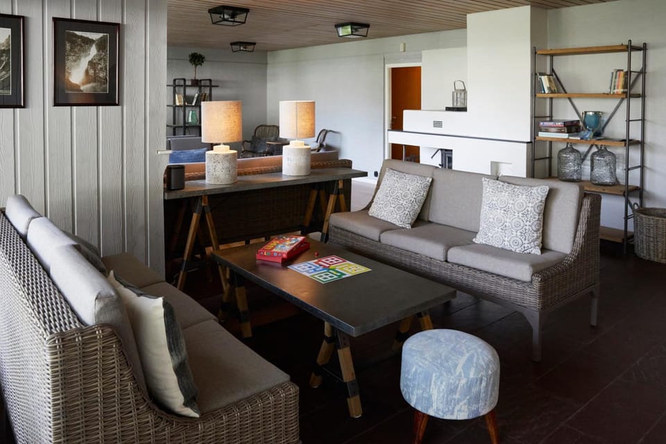 Communal lounge/ TV room