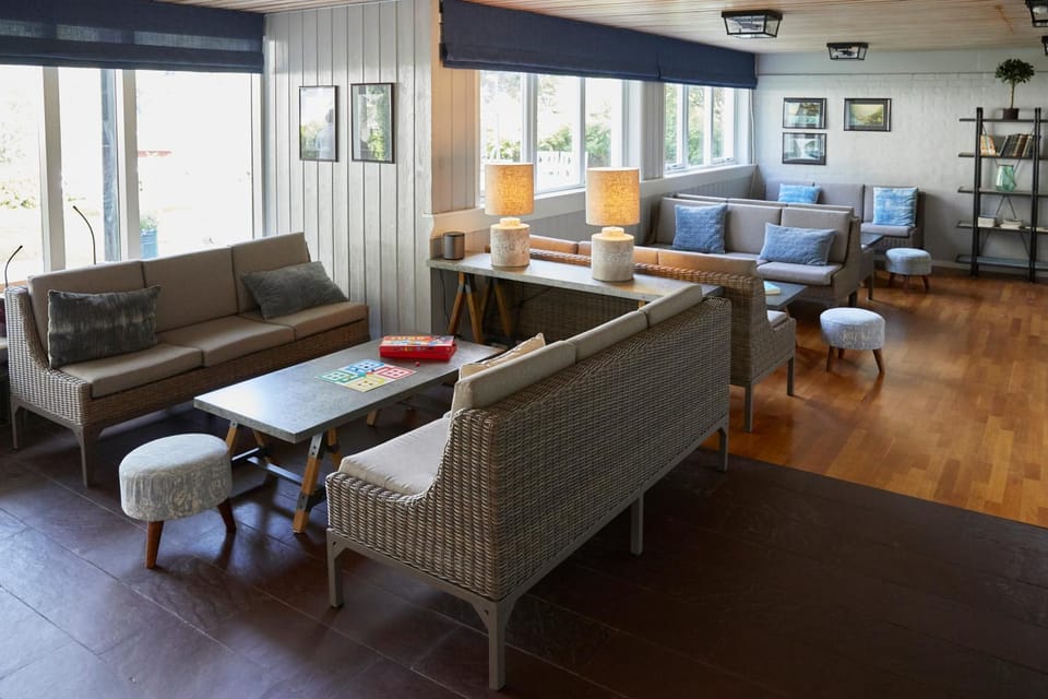 Communal lounge/ TV room