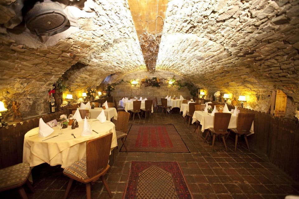 Restaurant/places to eat, Restaurant/places to eat