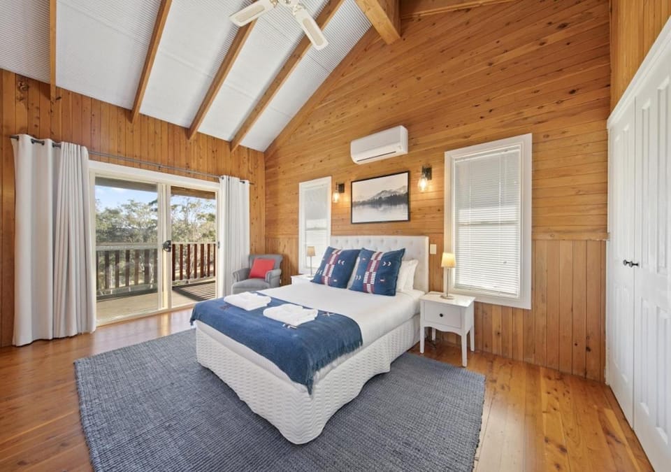 Bedroom, air conditioner