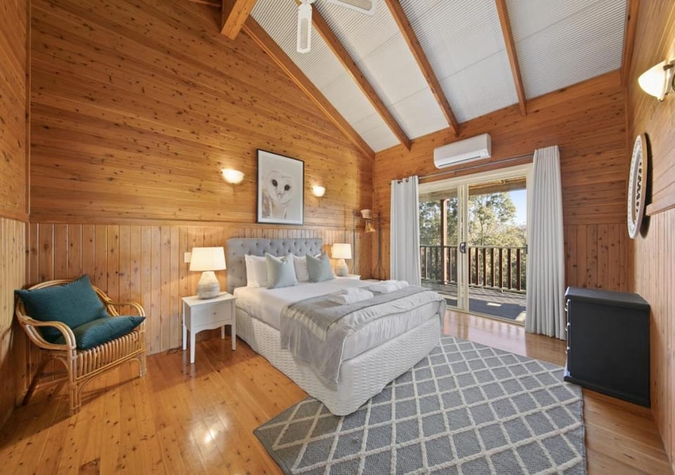 Bedroom, air conditioner