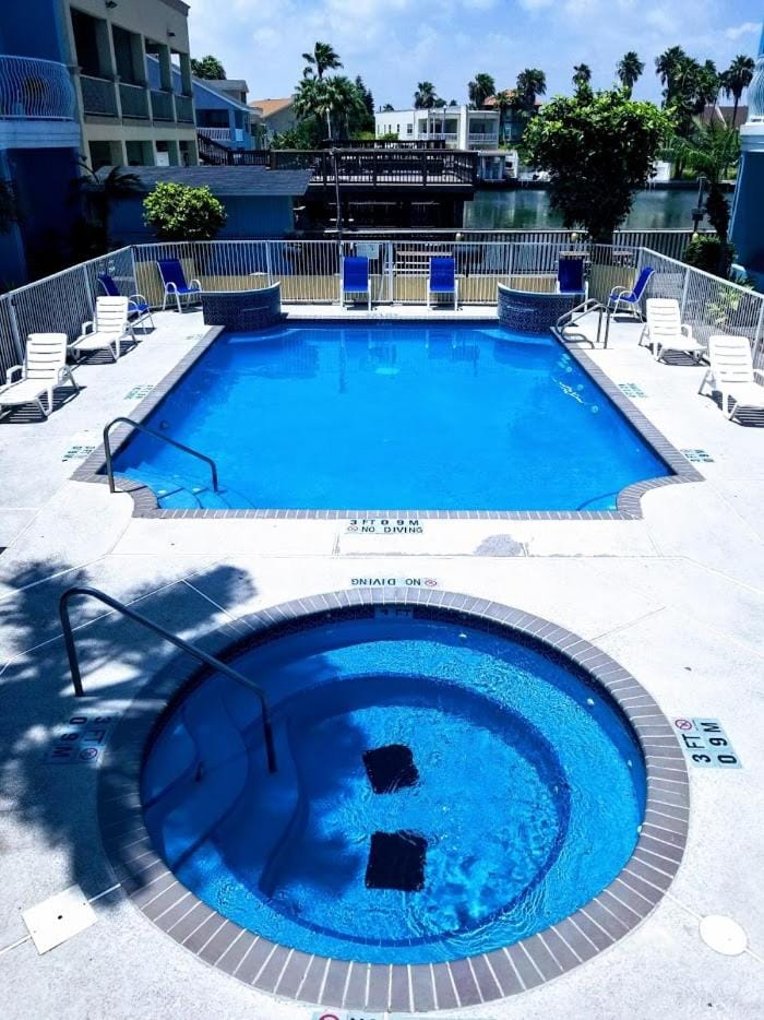 Hot Tub, Pool view, Swimming pool