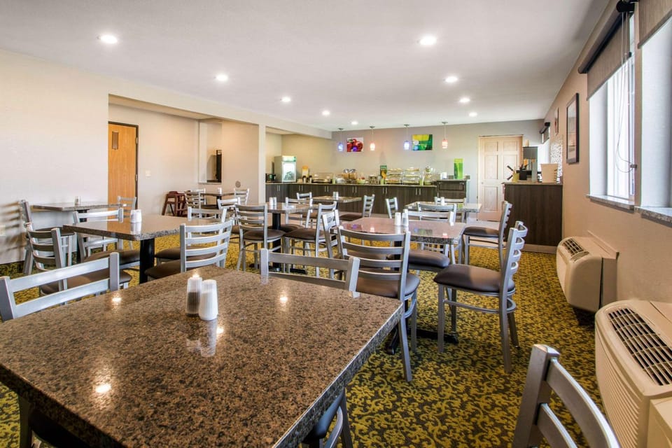Restaurant/places to eat, Dining area, On site, Breakfast
