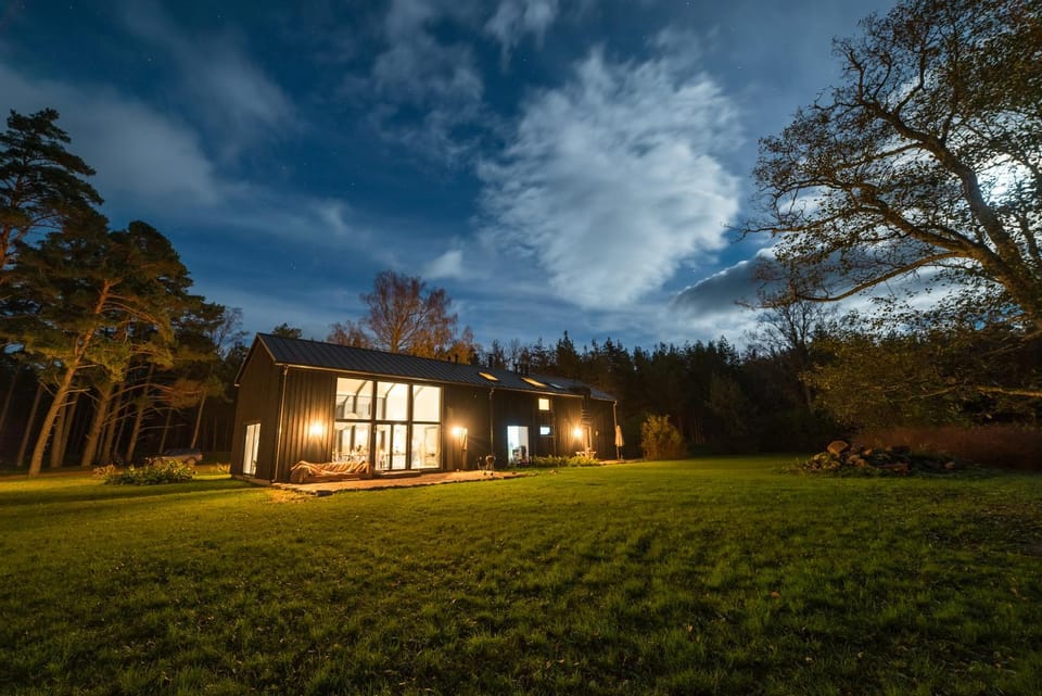 Property building, Night, Balcony/Terrace, Dining area, Garden view