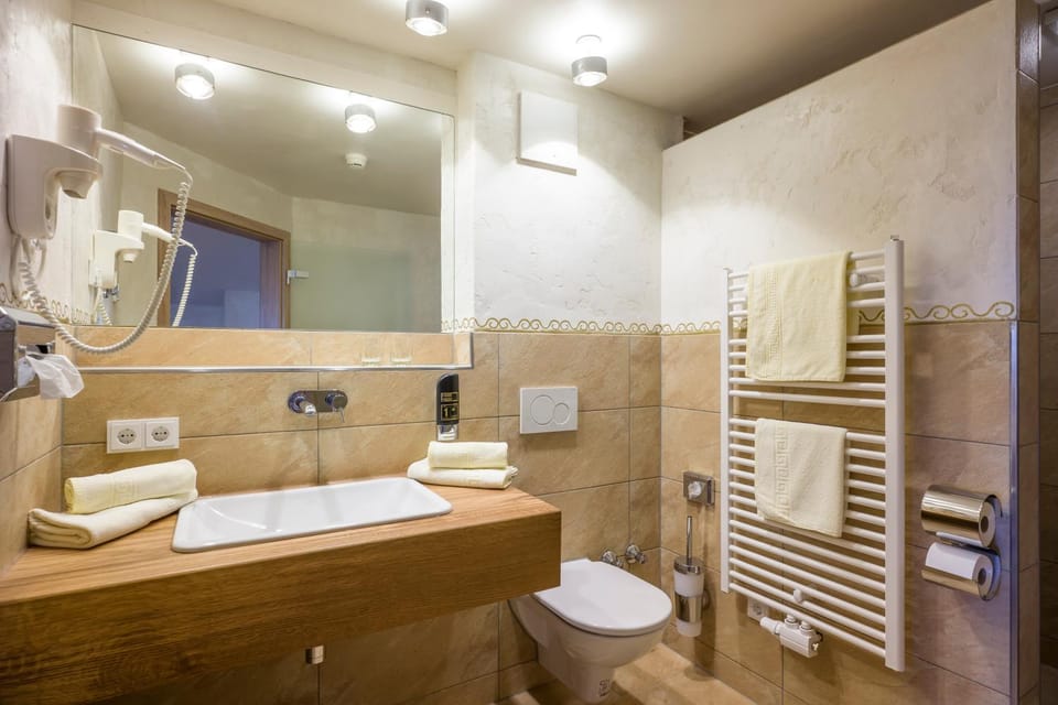 Toilet, Bathroom, towels