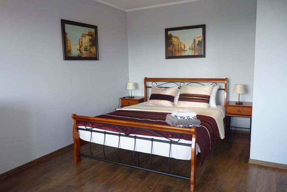 Bed, Living room, Bedroom