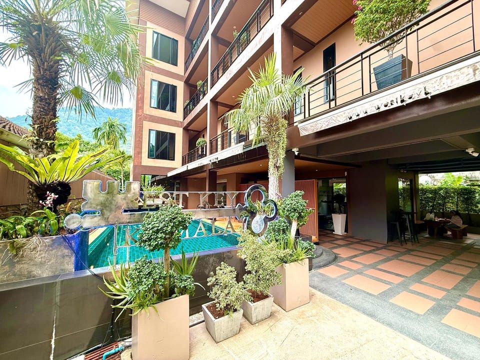 Property building, Facade/entrance, Swimming pool