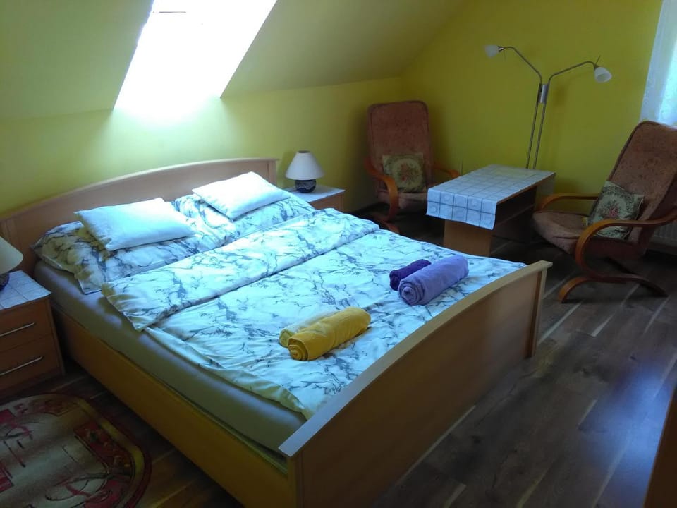 Bed, Bedroom