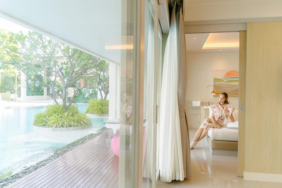 Bed, Bedroom, Pool view