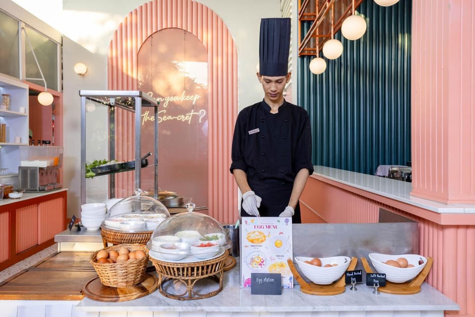 Staff, Restaurant/places to eat, Food and drinks, Buffet breakfast