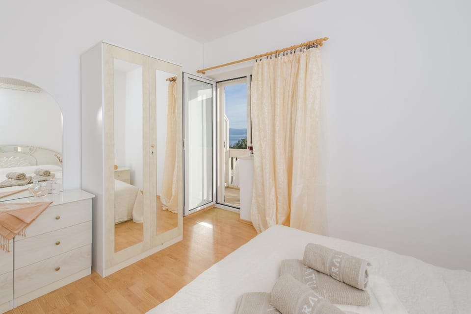 Bed, Bathroom, Balcony/Terrace, Photo of the whole room, Bedroom, Sea view, towels