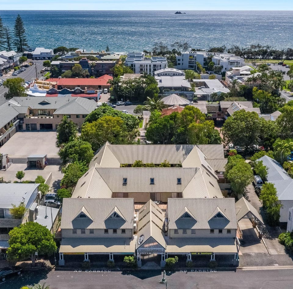 Property building, Neighbourhood, Natural landscape, Bird's eye view, Sea view, Street view