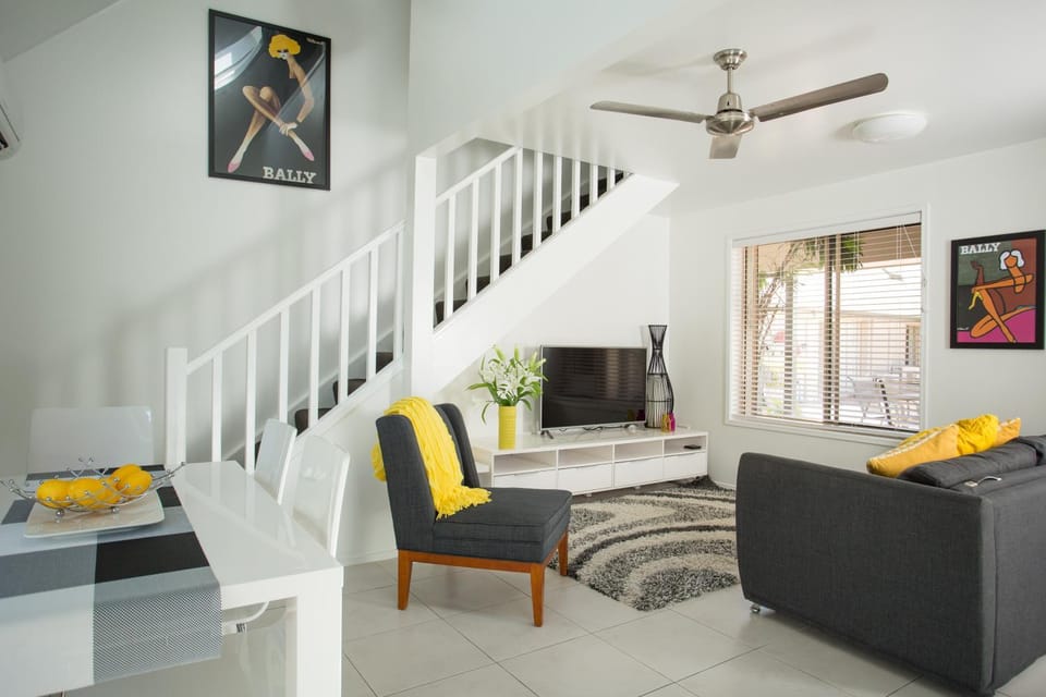Communal lounge/ TV room, TV and multimedia, Living room, Seating area, Evening entertainment, fireplace