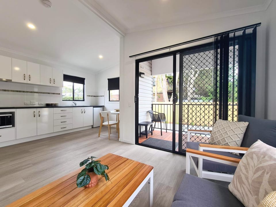 Kitchen or kitchenette, Seating area