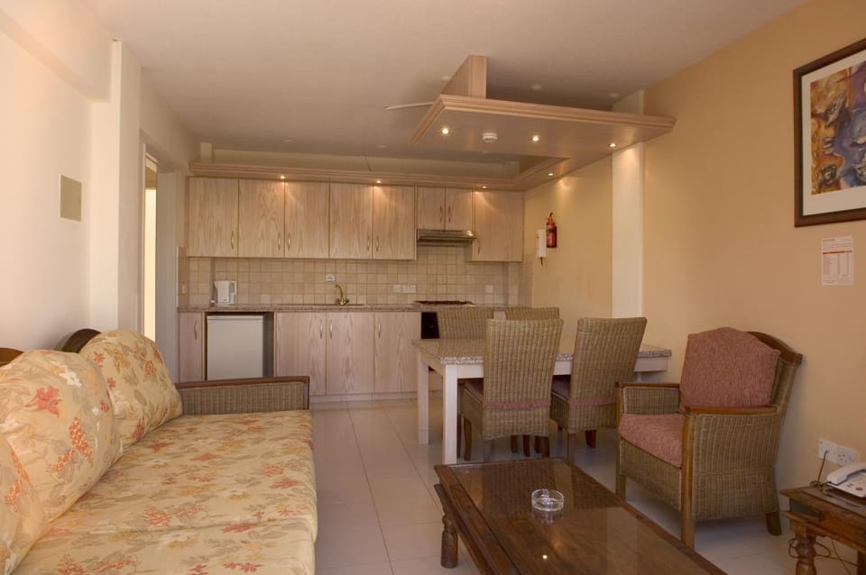 Kitchen or kitchenette, Living room, Dining area