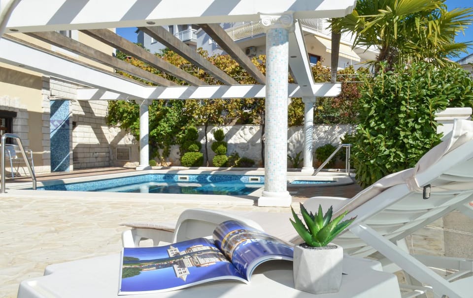 Pool view, Swimming pool