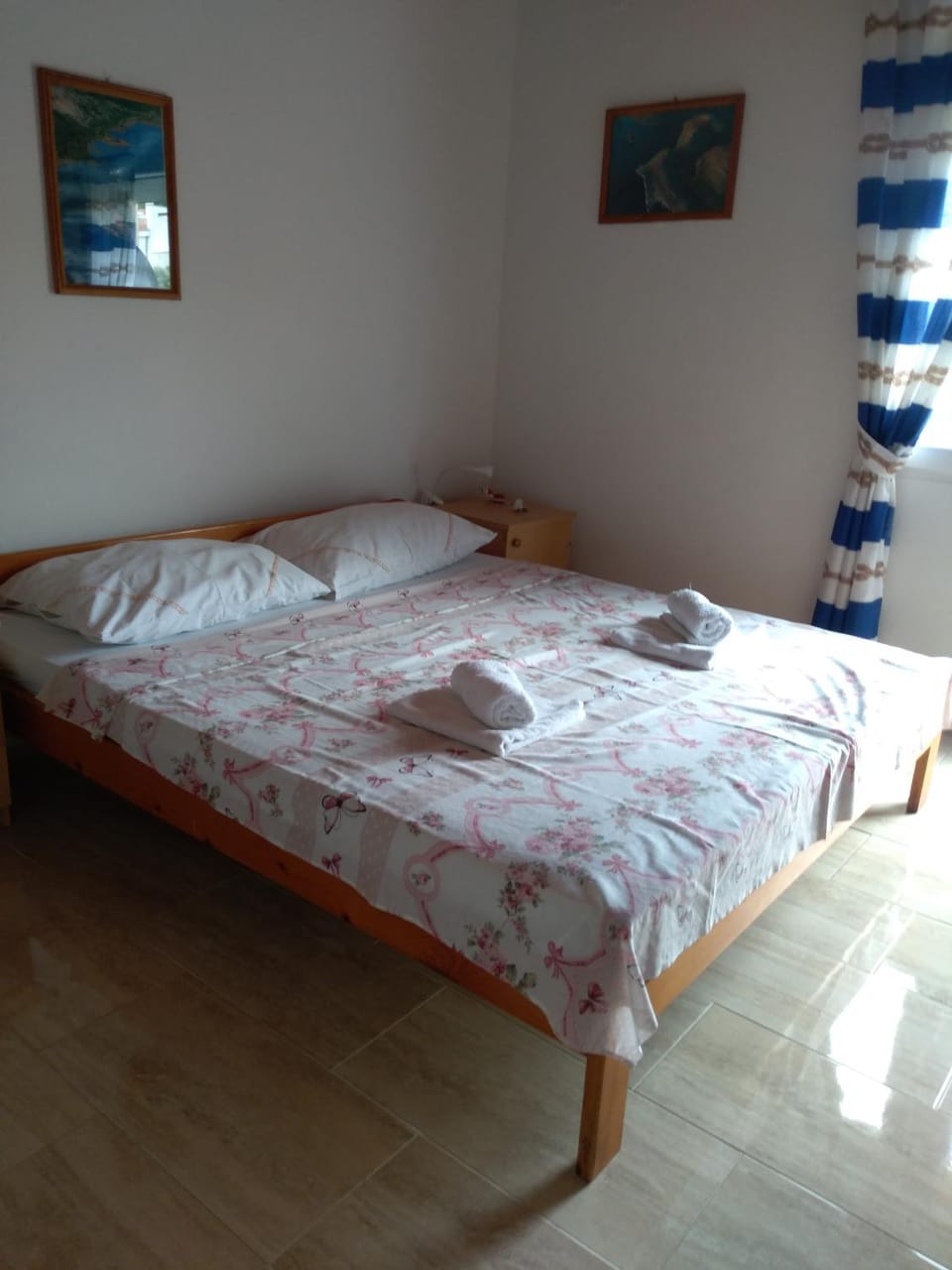 Bed, Living room