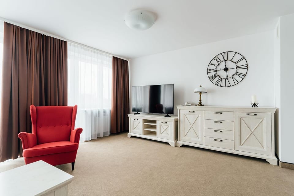 Communal lounge/ TV room, TV and multimedia, Living room, Seating area, Evening entertainment