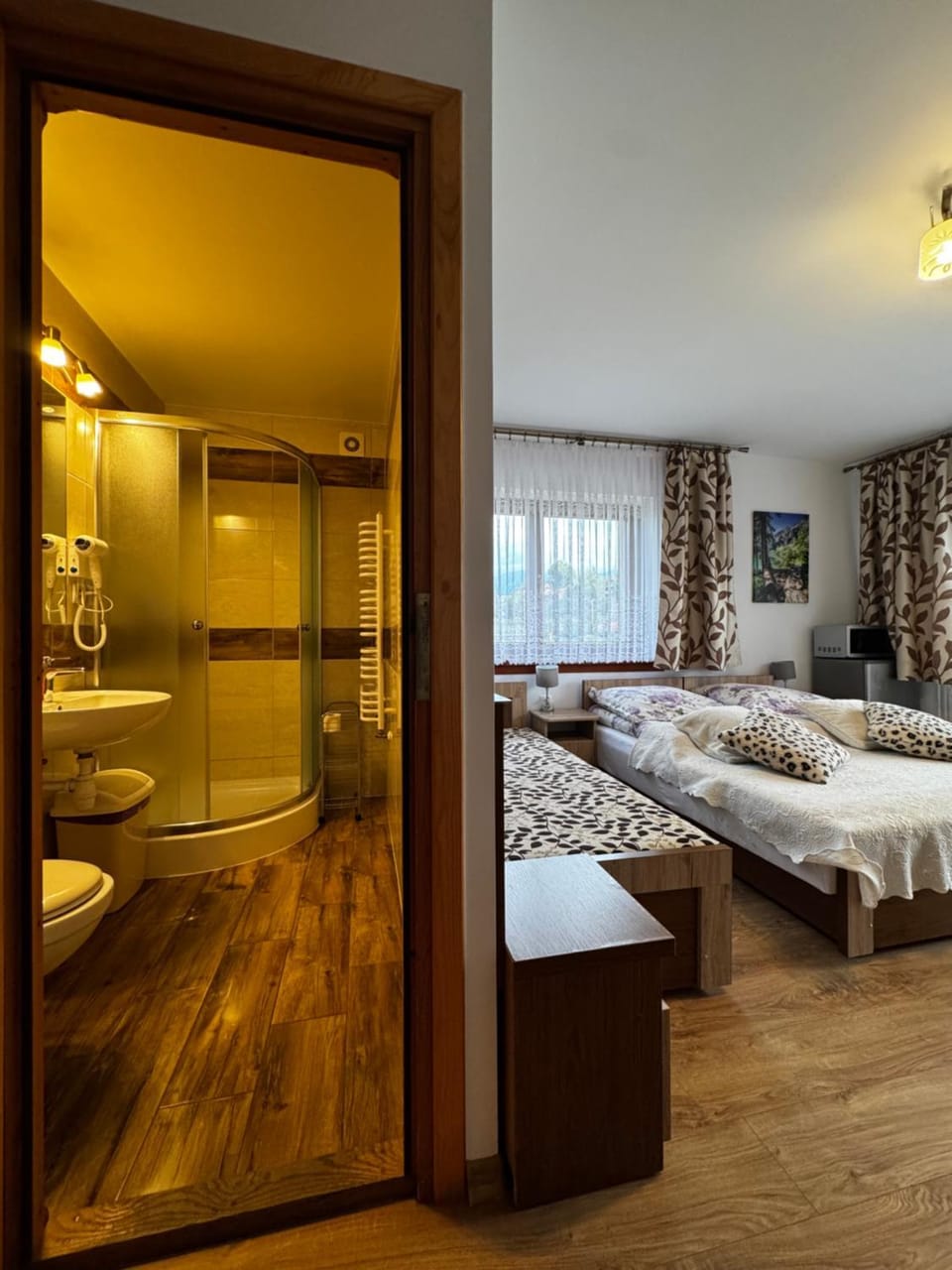 Bed, Bathroom, Photo of the whole room