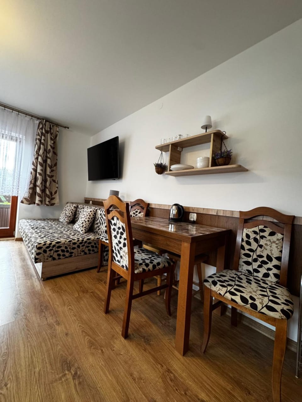TV and multimedia, Photo of the whole room, Bedroom