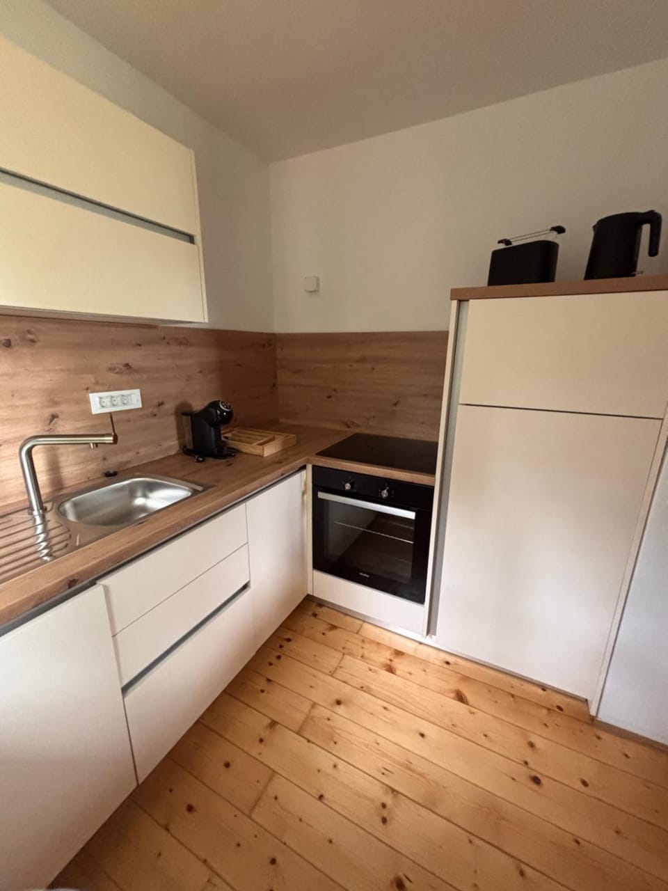 Kitchen or kitchenette, oven