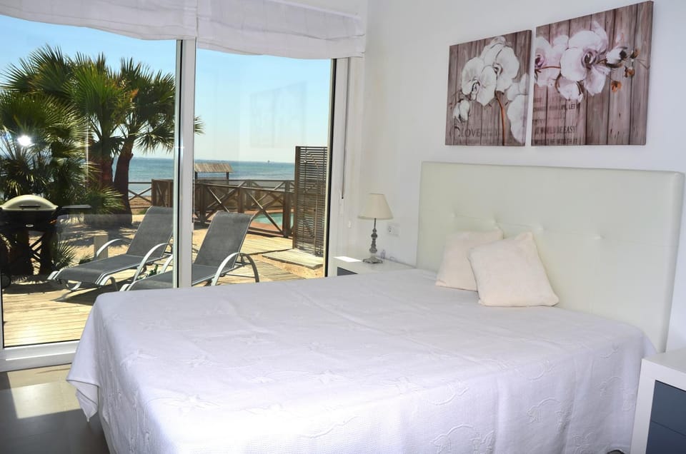 Bedroom, Pool view, Sea view