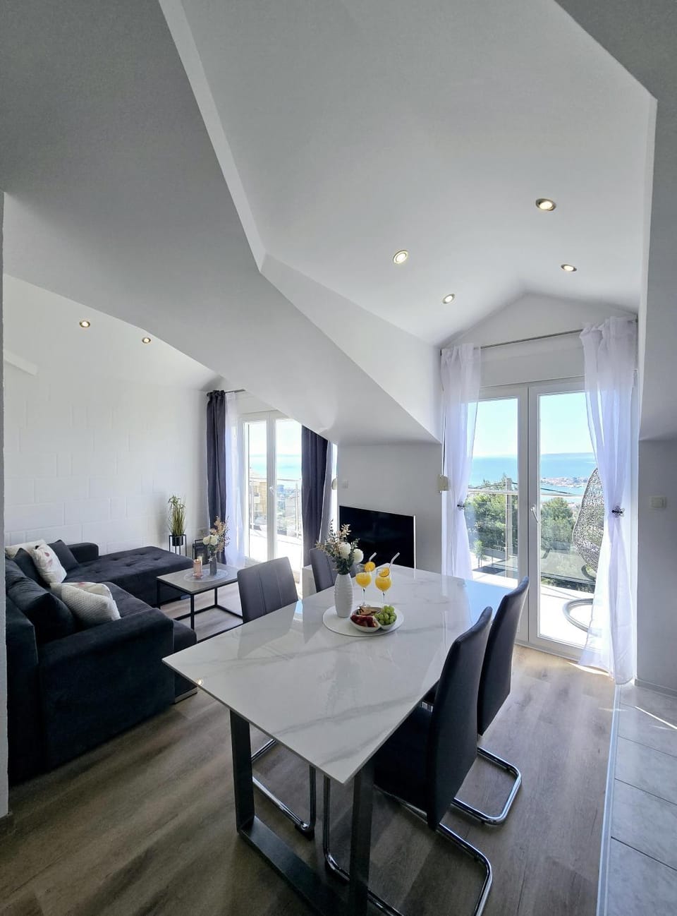 View (from property/room), Living room, Dining area
