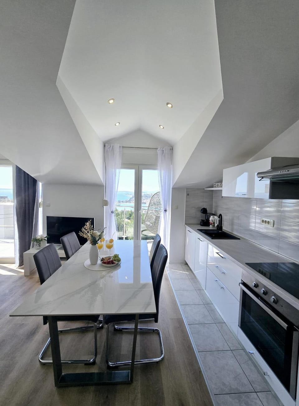 Dining area, kitchen