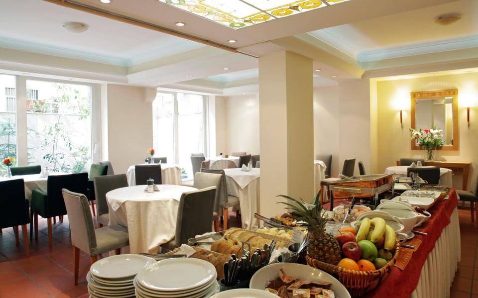 Restaurant/places to eat, Buffet breakfast