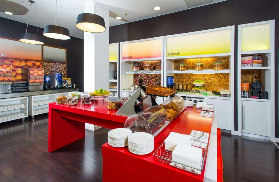 Dining area, Buffet breakfast