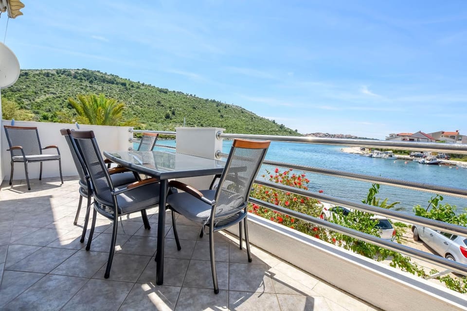 View (from property/room), Balcony/Terrace, Sea view