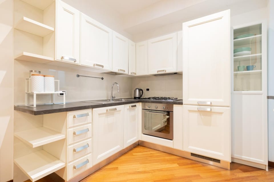 Kitchen or kitchenette, kitchen