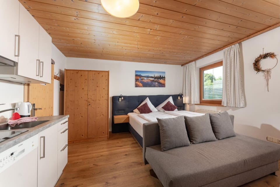 Bed, Photo of the whole room, kitchen