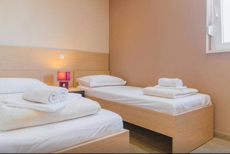 Bed, Bedroom, towels