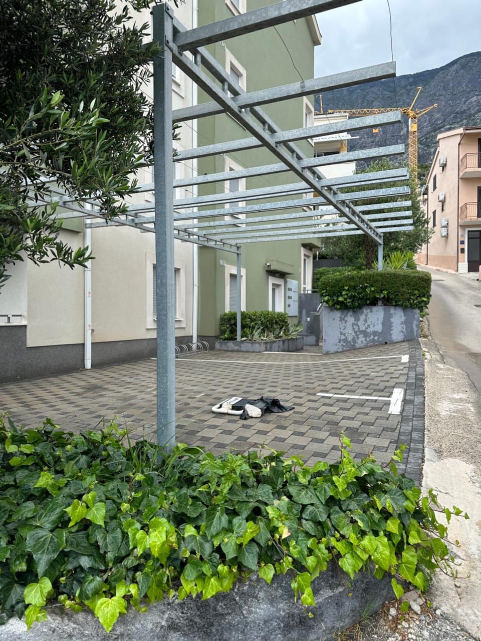 Property building, Facade/entrance, Day