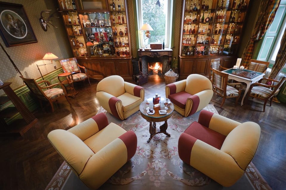 Library, Living room, Lounge or bar, Seating area, Drinks