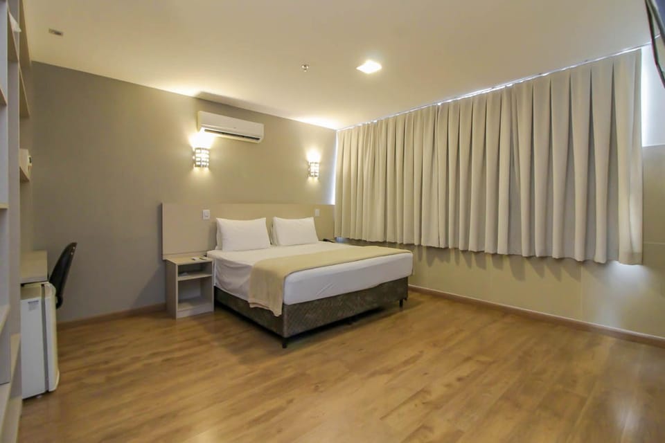 Bed, Photo of the whole room, minibar, air conditioner