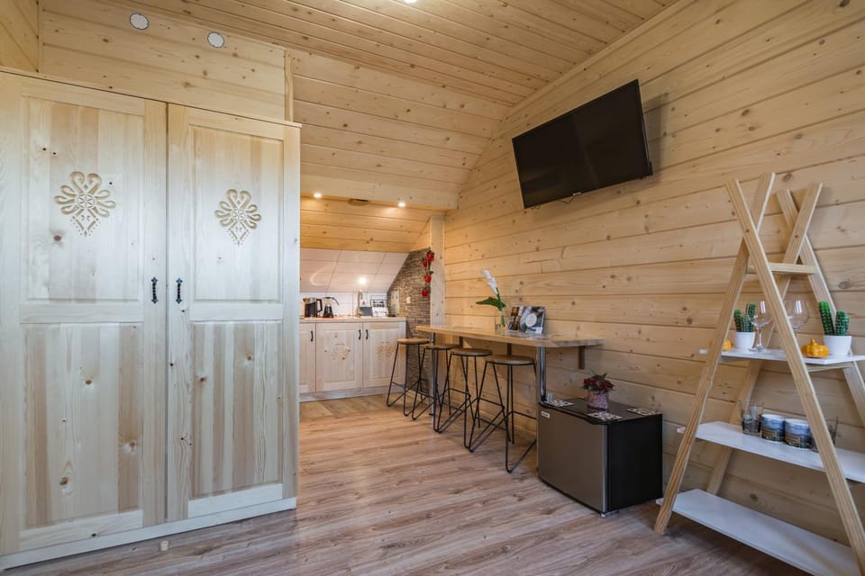 TV and multimedia, Kitchen or kitchenette