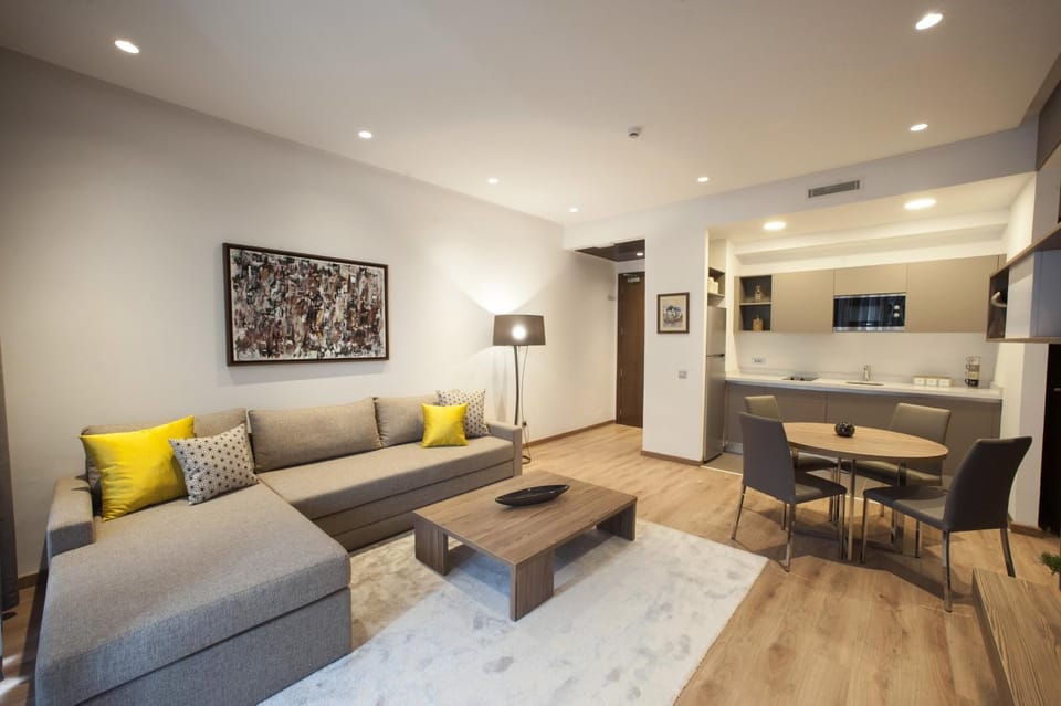 TV and multimedia, Kitchen or kitchenette, Living room, Seating area, minibar