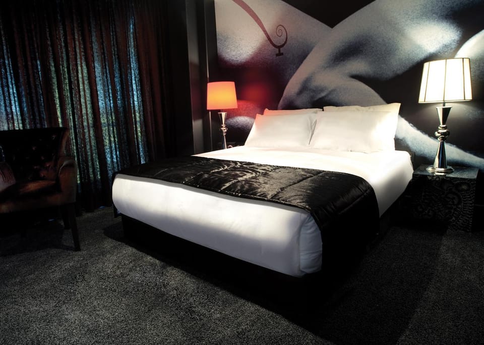 Bed, Photo of the whole room, Decorative detail, Bedroom