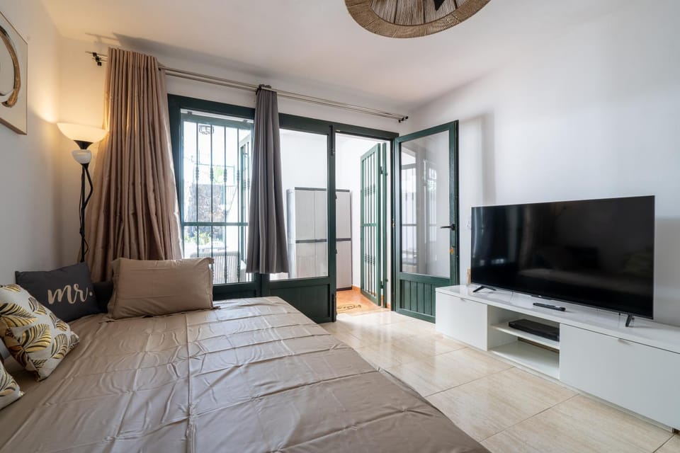 Bed, Living room
