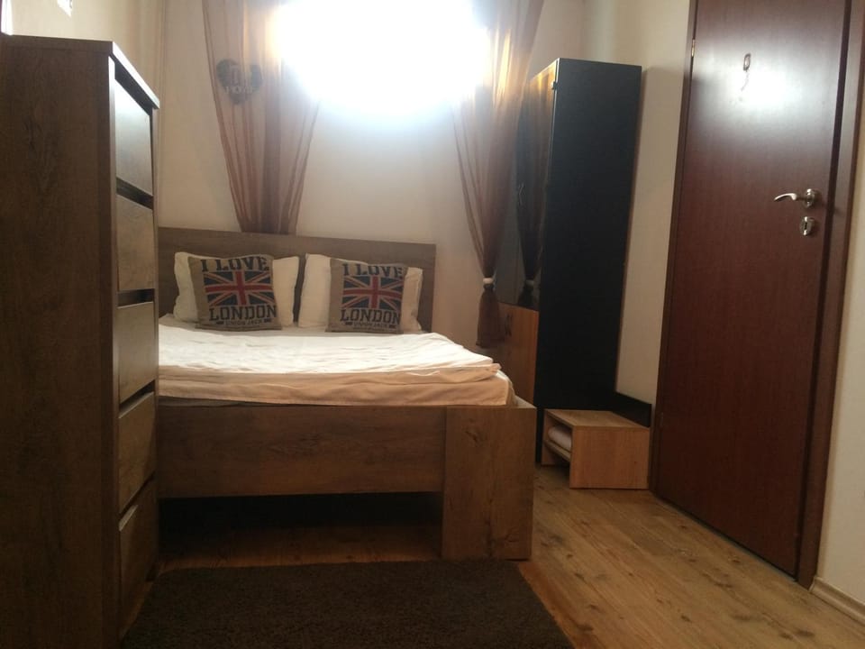 Bed, Photo of the whole room, bunk bed