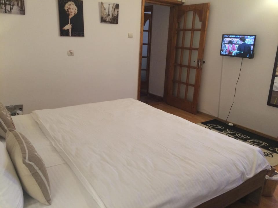 Bed, Other, Photo of the whole room, Decorative detail