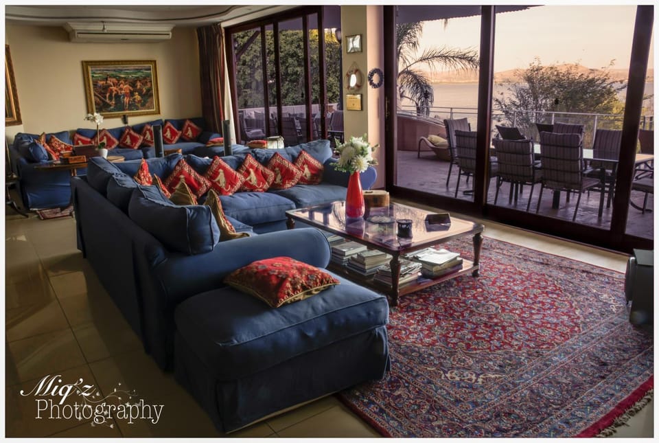 Kosmos Manor Guest House Bed and Breakfast in Gauteng