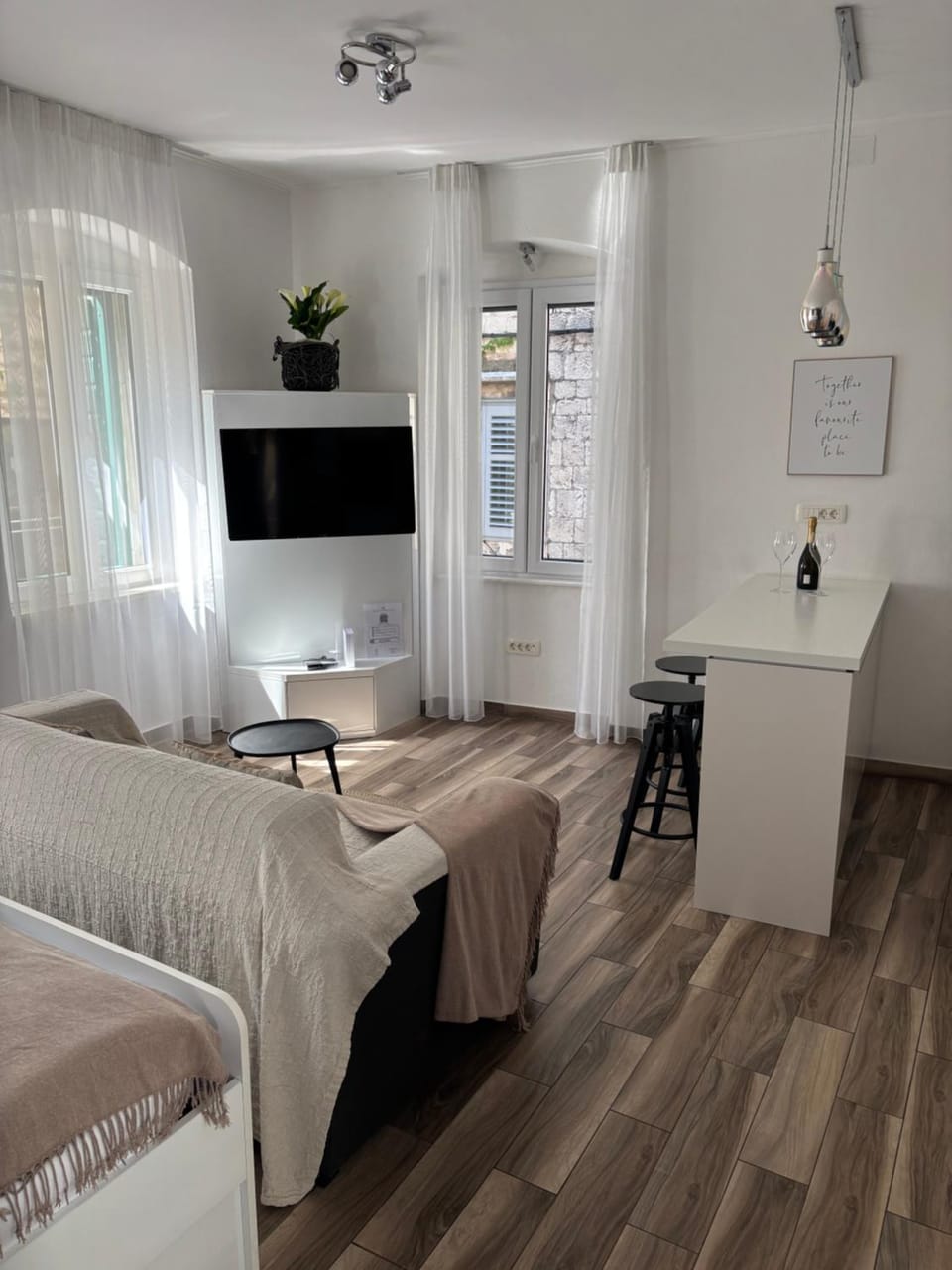 Living room, Photo of the whole room, Seating area